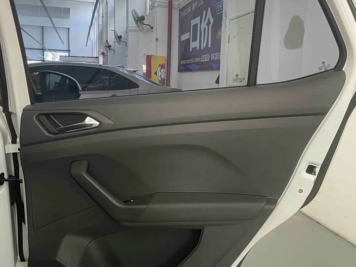 Фото 24 - Volkswagen T-Cross