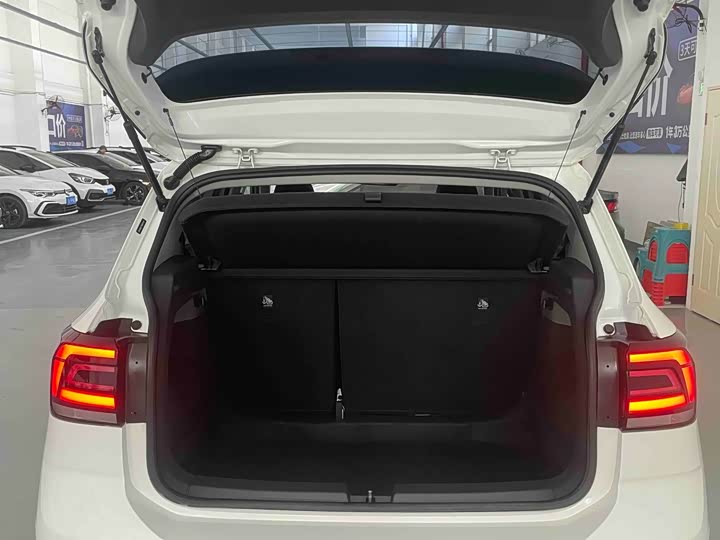 Фото 25 - Volkswagen T-Cross