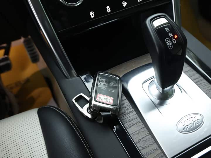 Фото 12 - Land Rover Discovery Sport Hybrid