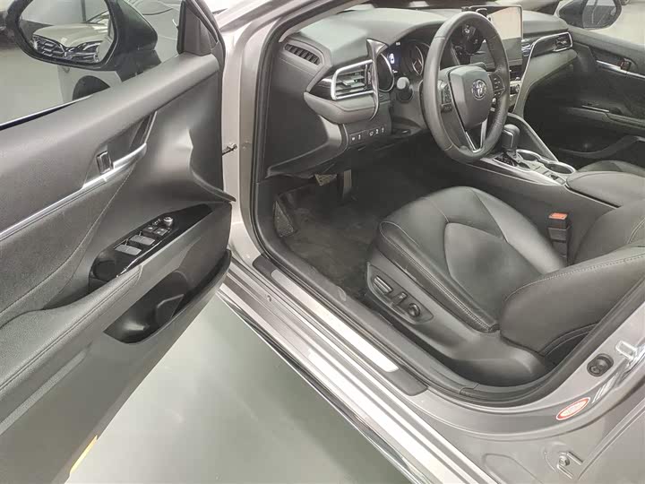 Фото 16 - Toyota Camry