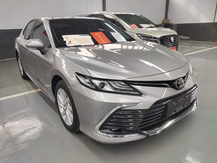 Фото 4 - Toyota Camry