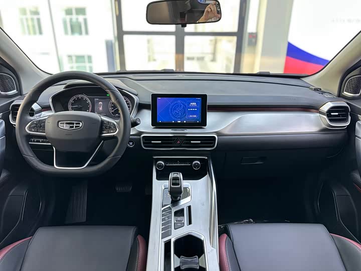 Фото 4 - Geely Coolray