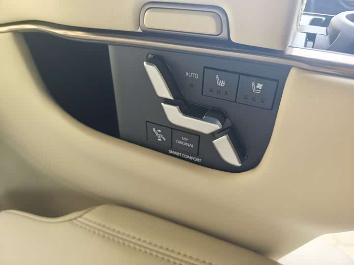 Фото 10 - Toyota Vellfire