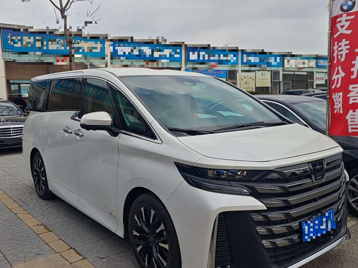 Фото 3 - Toyota Vellfire