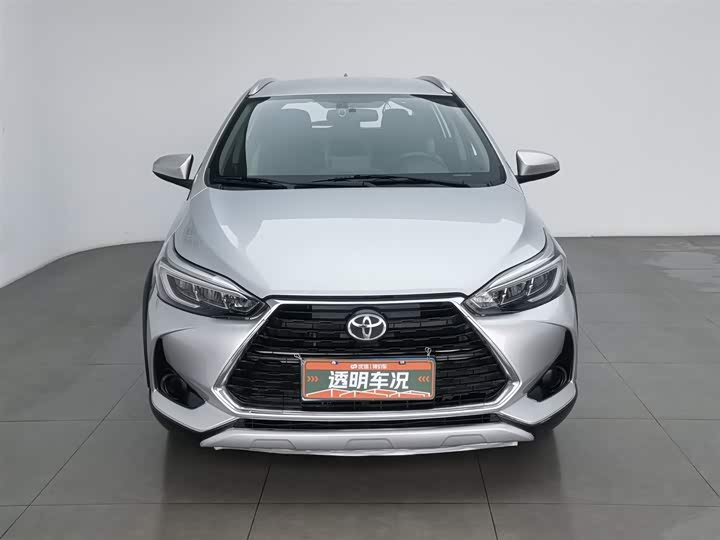 Фото 3 - Toyota Yaris L Hatchback