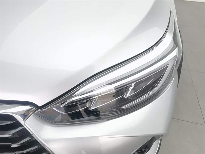 Фото 7 - Toyota Yaris L Hatchback