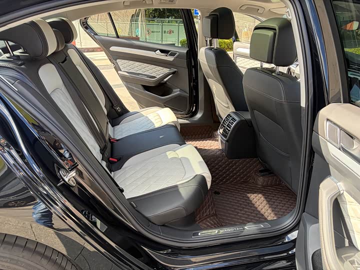 Фото 13 - Volkswagen Magotan