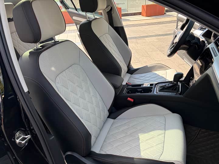 Фото 19 - Volkswagen Magotan