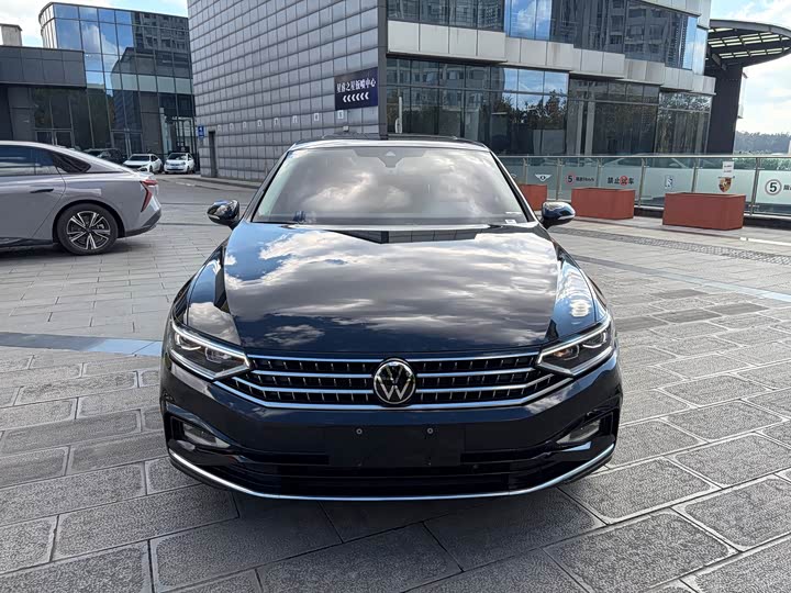 Фото 2 - Volkswagen Magotan