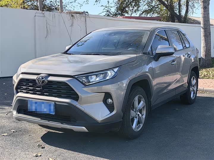 Фото 1 - Toyota RAV4