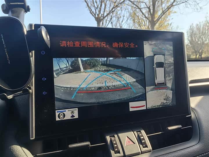 Фото 13 - Toyota RAV4