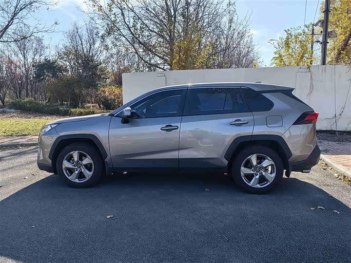 Фото 3 - Toyota RAV4