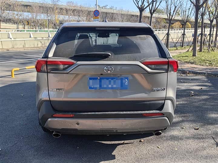 Фото 4 - Toyota RAV4