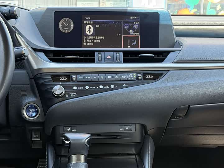 Фото 13 - Lexus ES