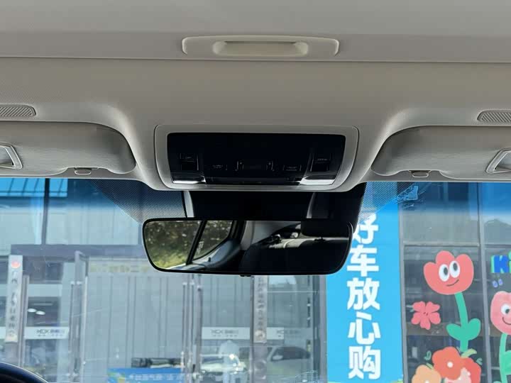 Фото 17 - Lexus ES