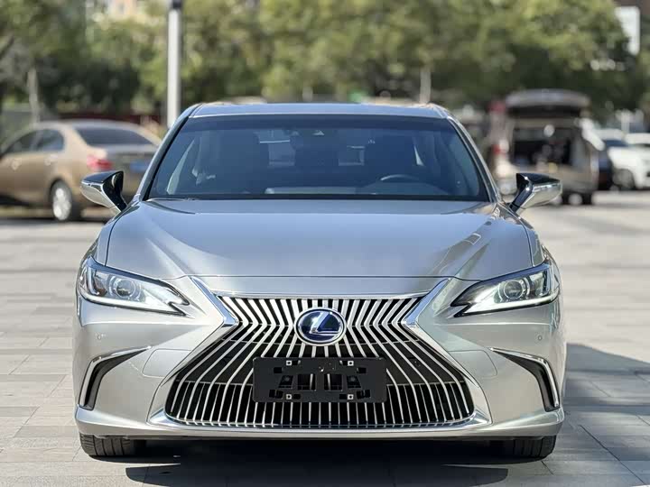 Фото 2 - Lexus ES