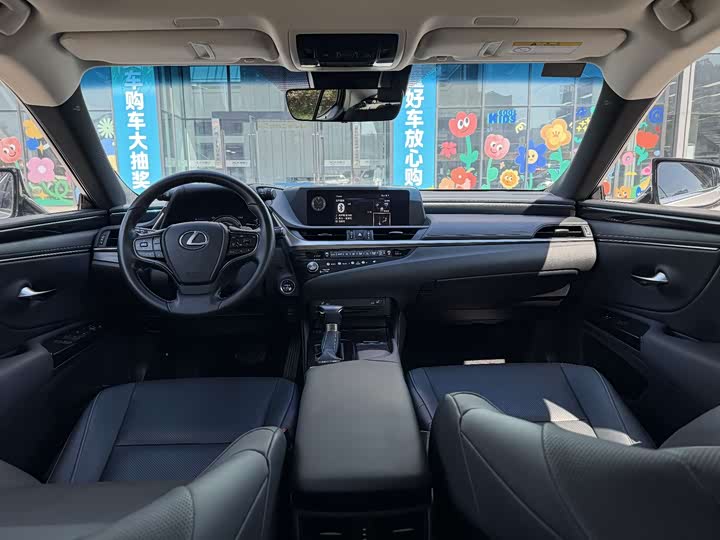 Фото 9 - Lexus ES