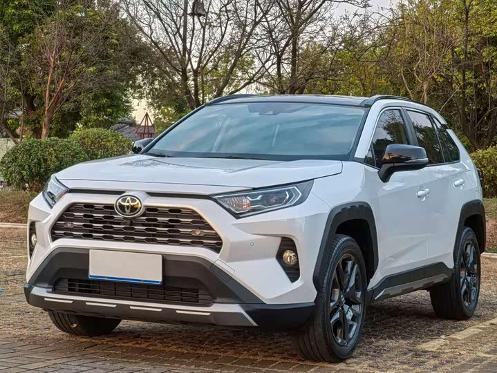 Фото 2 - Toyota RAV4