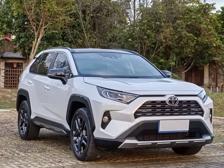 Фото 4 - Toyota RAV4