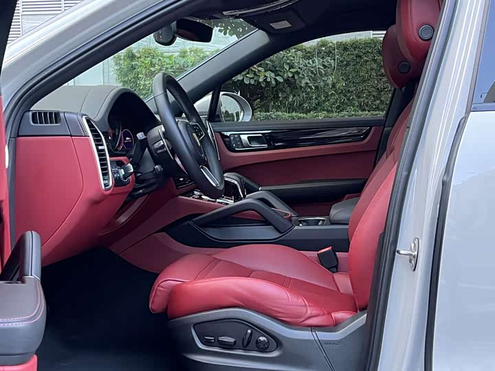 Фото 10 - Porsche Cayenne