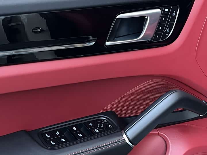 Фото 18 - Porsche Cayenne