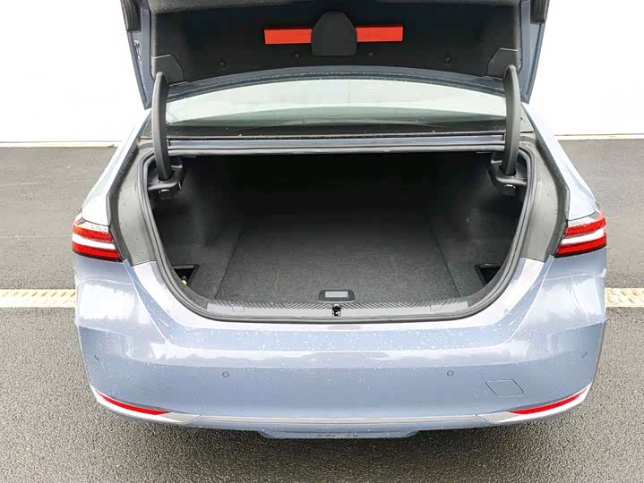 Фото 10 - BMW i5