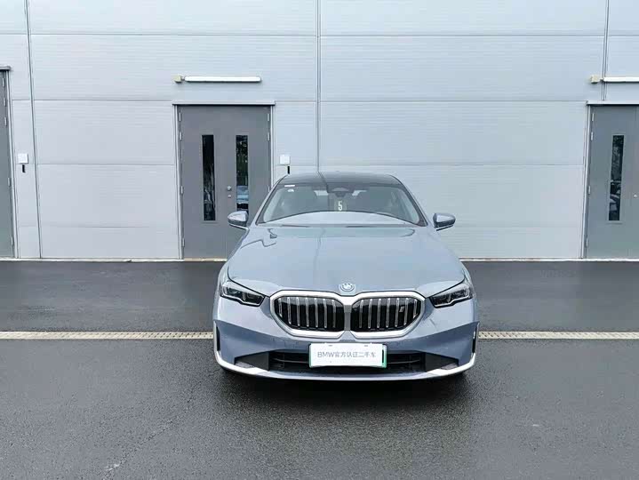 Фото 13 - BMW i5