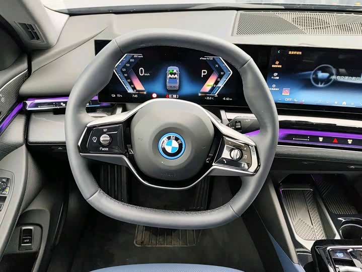 Фото 5 - BMW i5