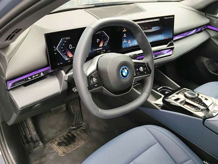 Фото 6 - BMW i5