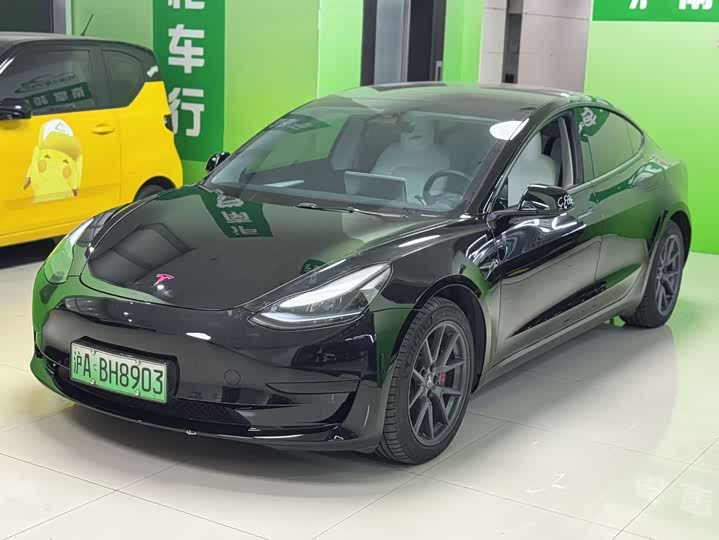 Фото 1 - Tesla Model 3