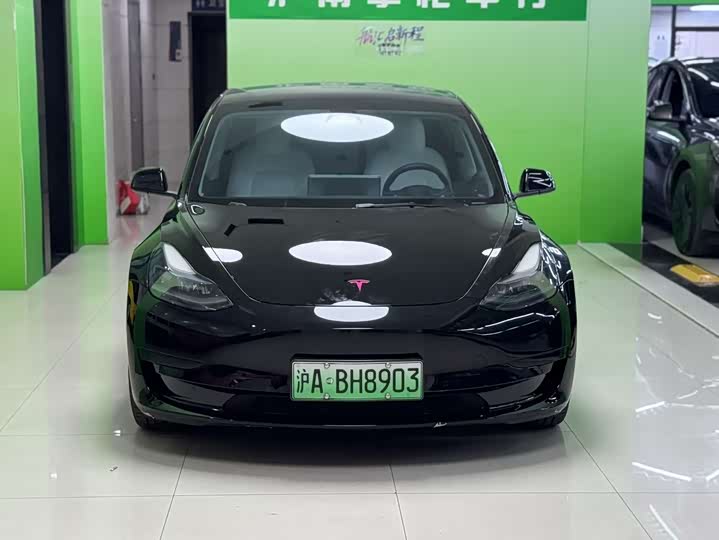 Фото 2 - Tesla Model 3
