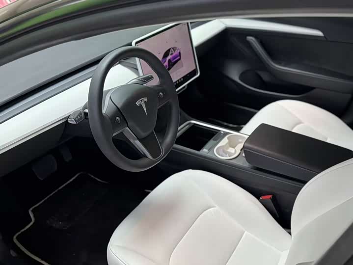 Фото 3 - Tesla Model 3