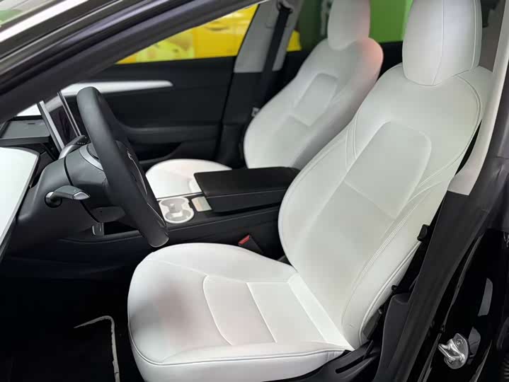 Фото 4 - Tesla Model 3