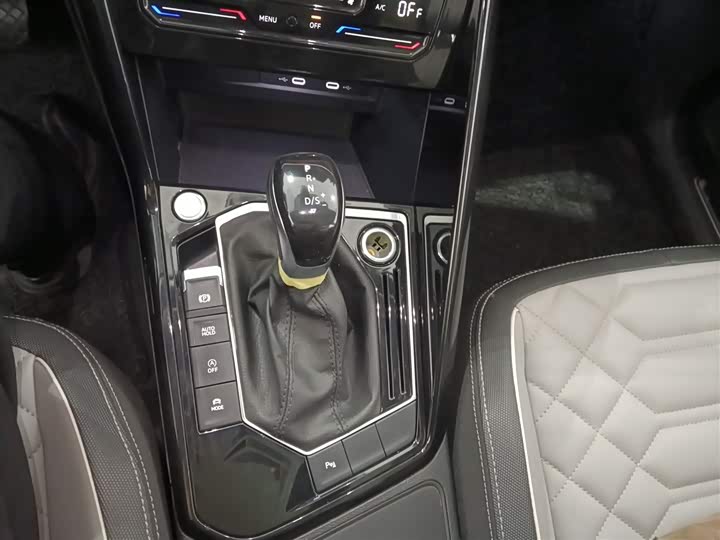 Фото 14 - Volkswagen Tayron