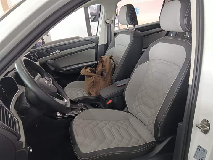 Фото 15 - Volkswagen Tayron