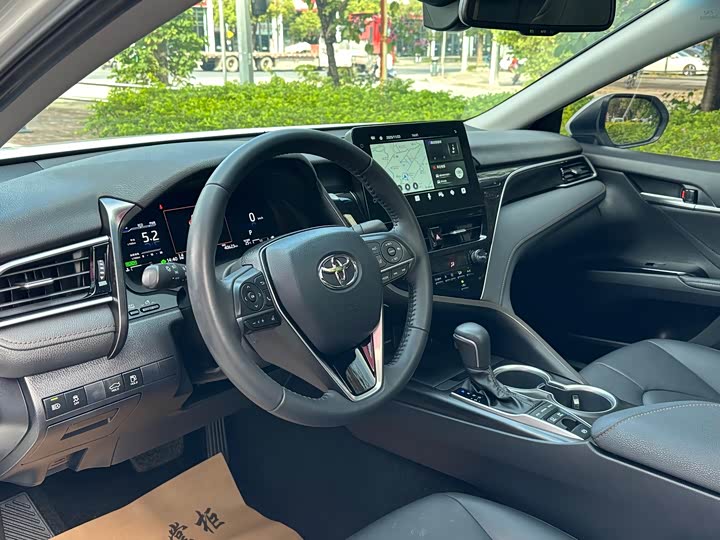 Фото 12 - Toyota Camry