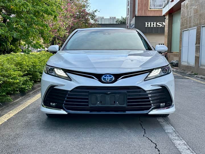 Фото 2 - Toyota Camry