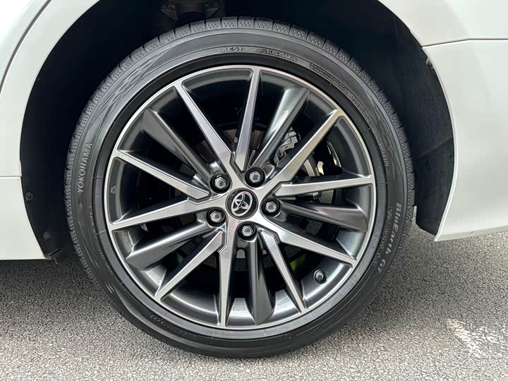 Фото 22 - Toyota Camry