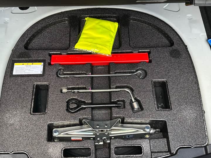 Фото 23 - Toyota Camry