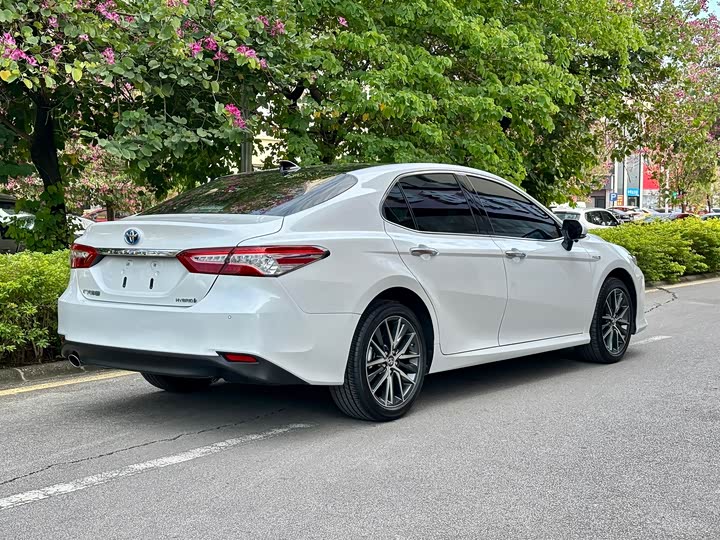 Фото 5 - Toyota Camry