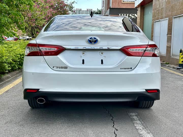 Фото 6 - Toyota Camry