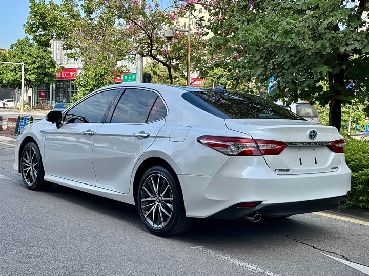 Фото 7 - Toyota Camry
