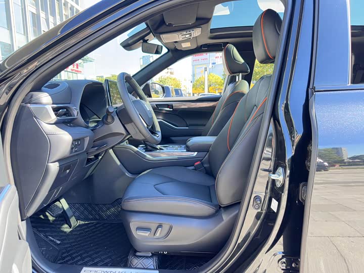 Фото 10 - Toyota Crown Kluger