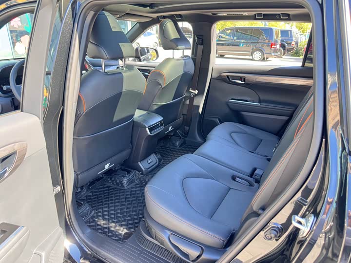 Фото 13 - Toyota Crown Kluger