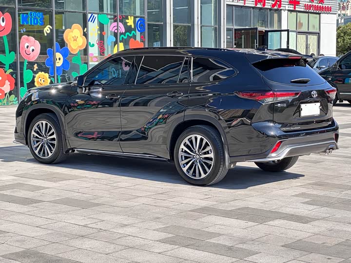 Фото 7 - Toyota Crown Kluger