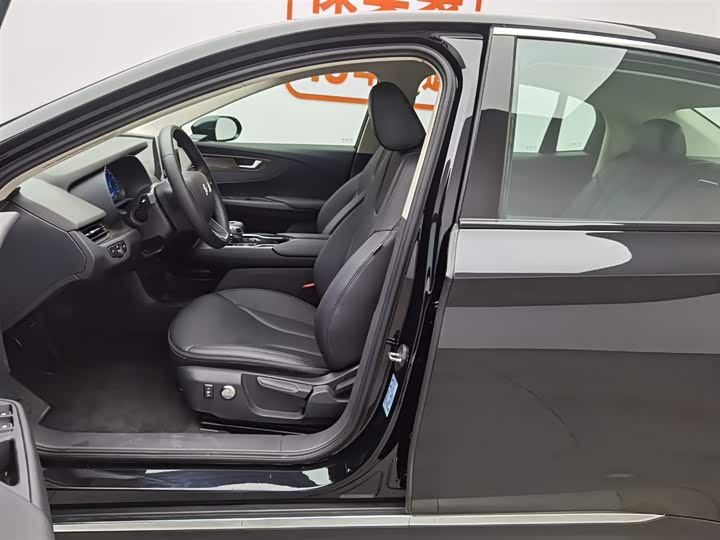 Фото 10 - Hongqi E-QM5