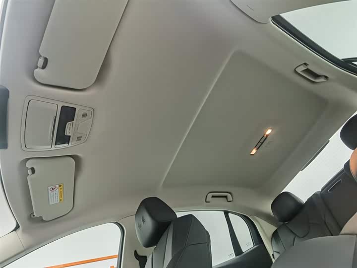 Фото 14 - Hongqi E-QM5