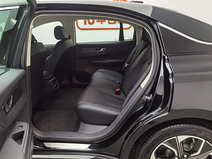 Фото 15 - Hongqi E-QM5