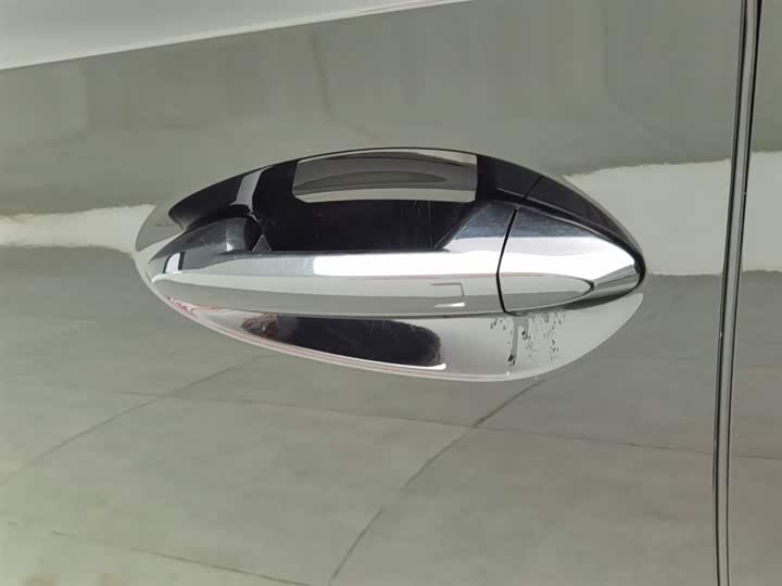 Фото 18 - Hongqi E-QM5