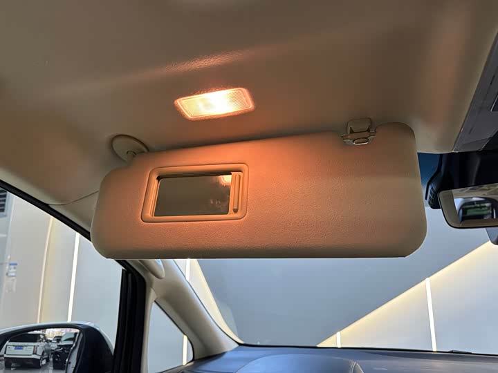 Фото 14 - Toyota Alphard